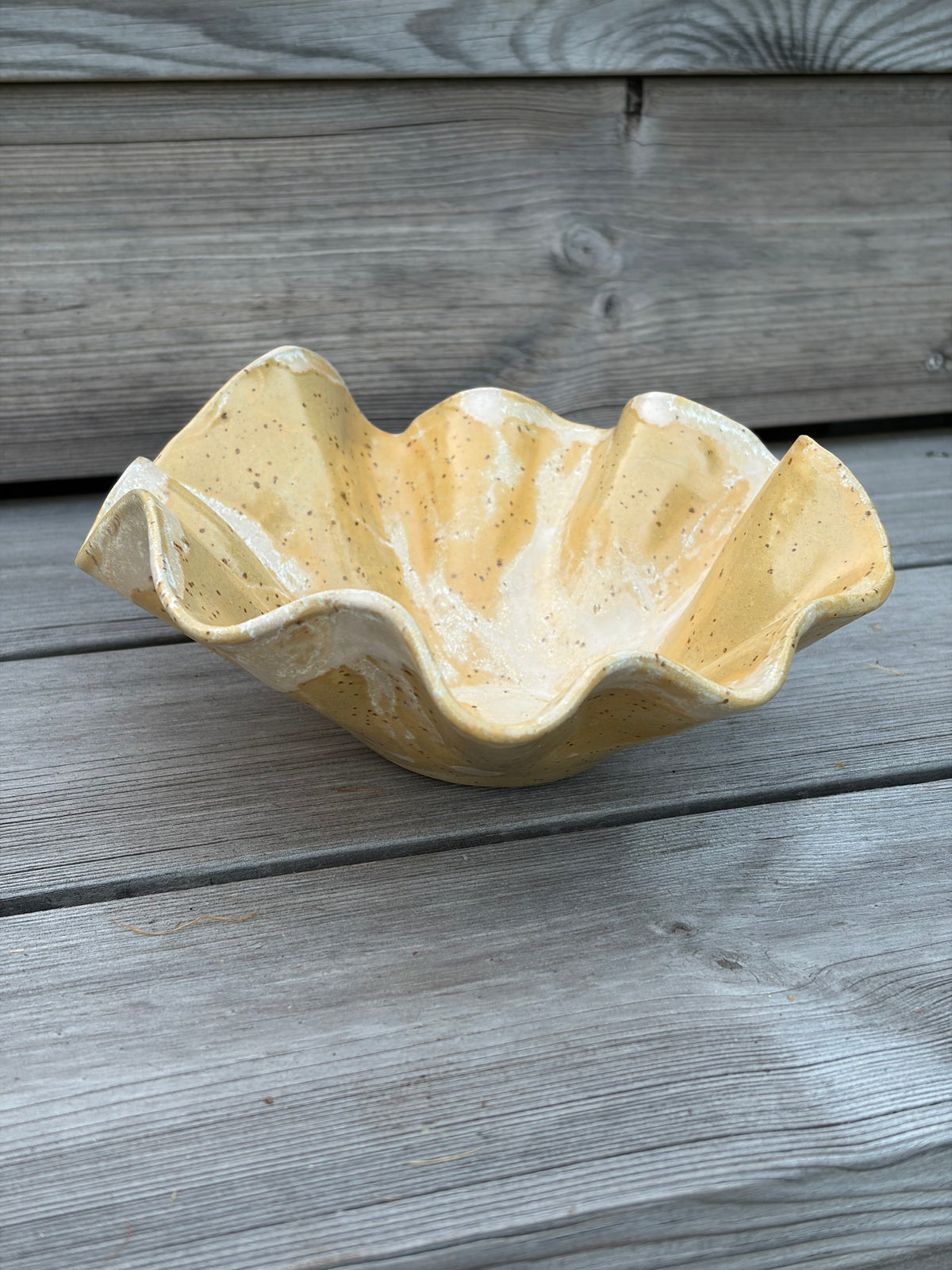 Bølgeskål i beige