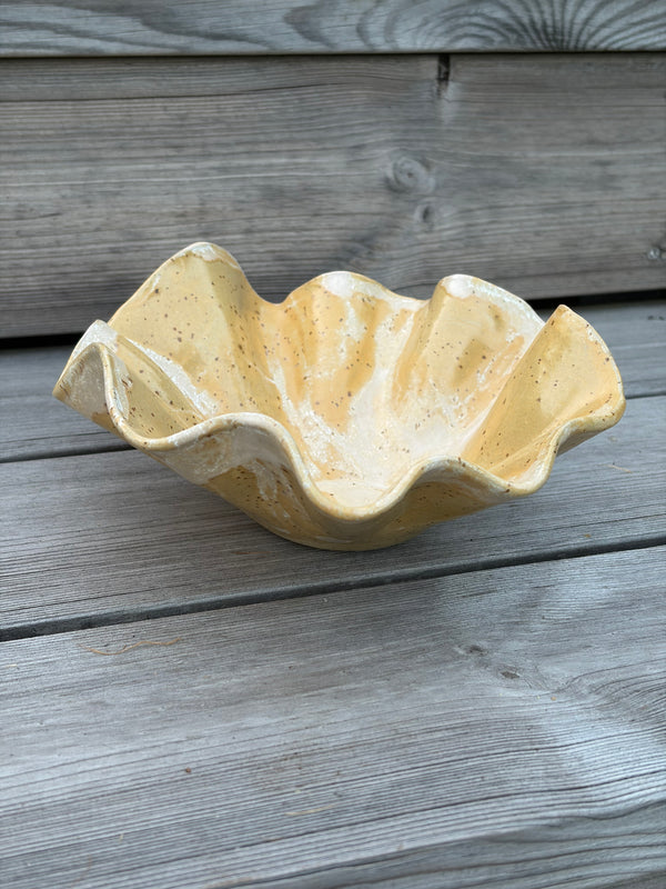 Bølgeskål i beige
