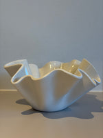 Bølgende skål i porcelæn