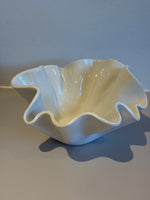Bølgende skål i porcelæn